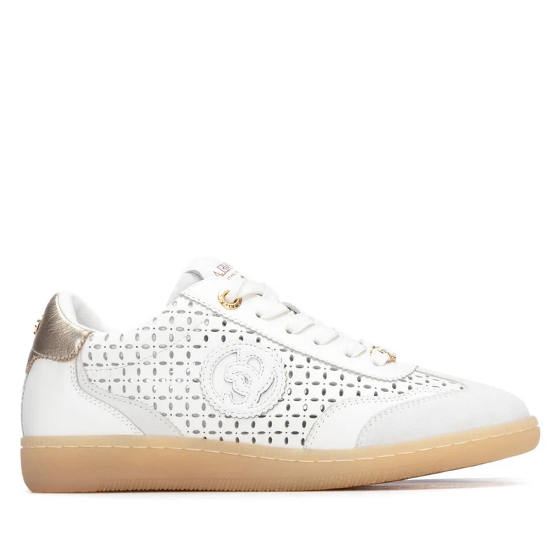 Zapatilla blanca de piel con diseño calado decorativo y detalles metalizados CARMELA 163120