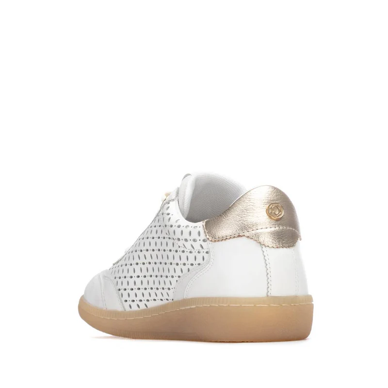 Zapatilla blanca de piel con diseño calado decorativo y detalles metalizados CARMELA 163120