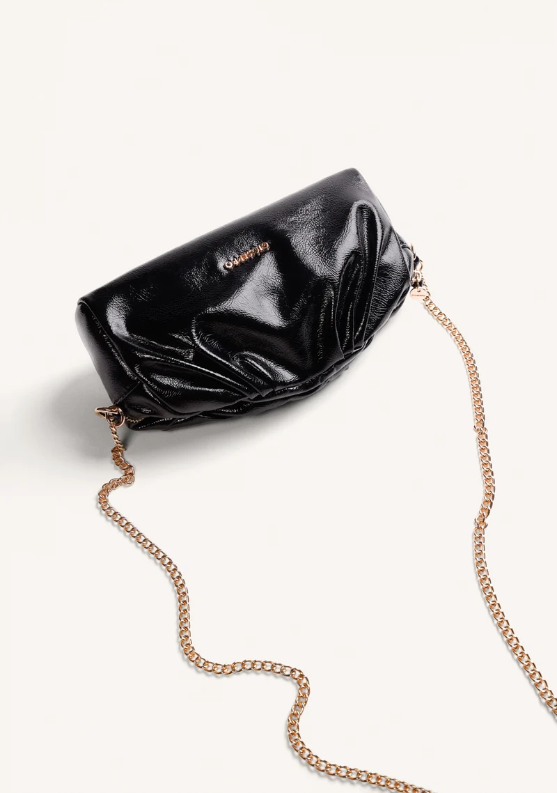 Bolso bandolera negro charol Gioseppo 80646