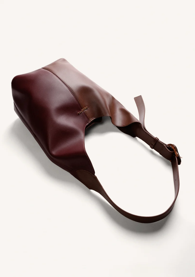 Bolso bucket burdeos y marrón Gioseppo 80654